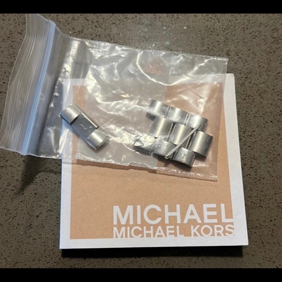 Michael Kors Watch - Picture 5 of 7